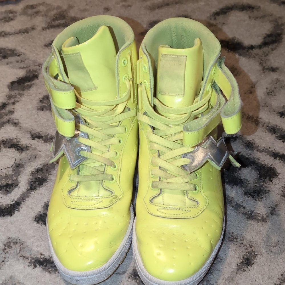 Hi Top Pumas Neon Yellow